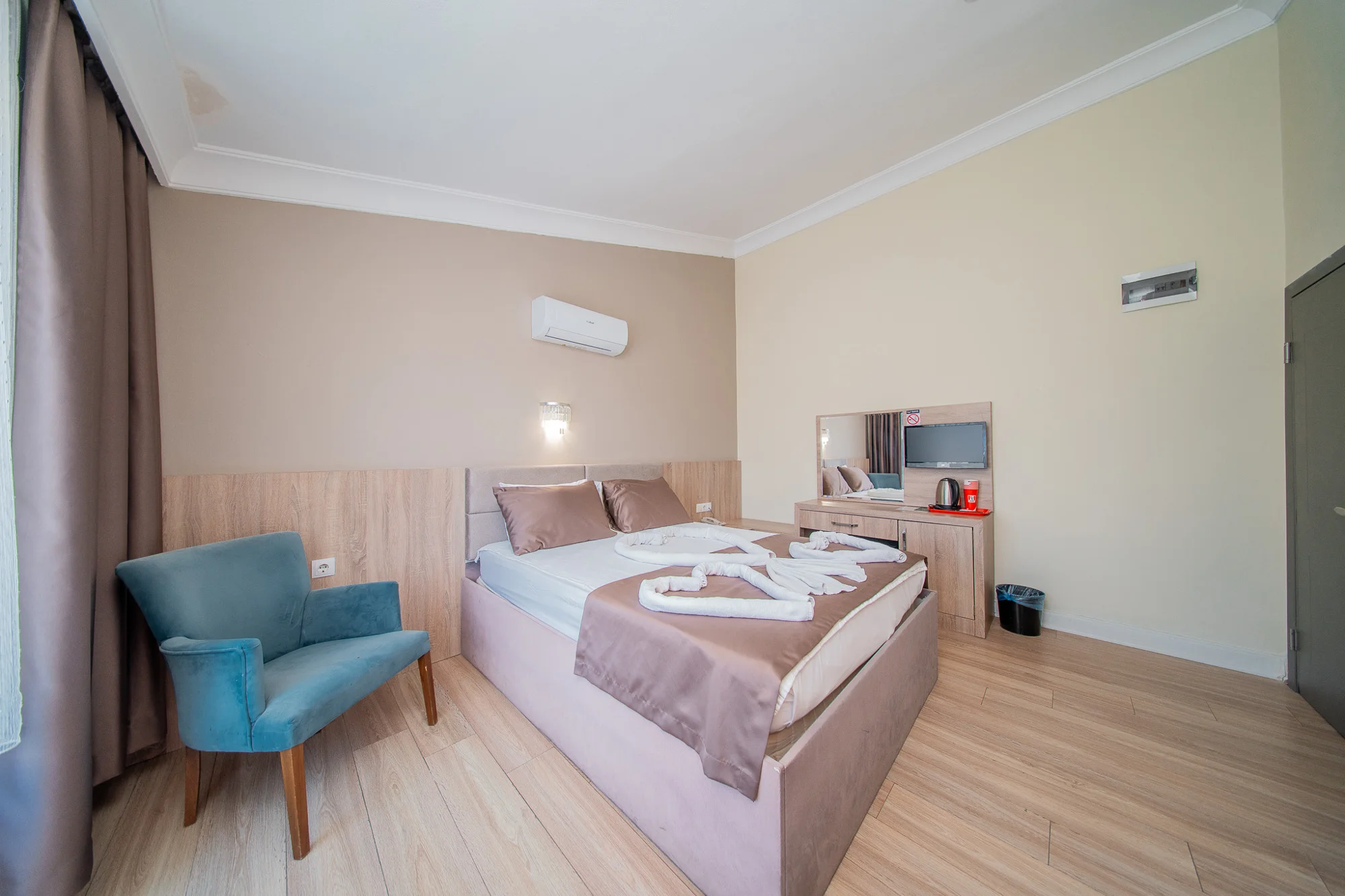 Çift kişilik yatak bulunan Sava Hotel odası
